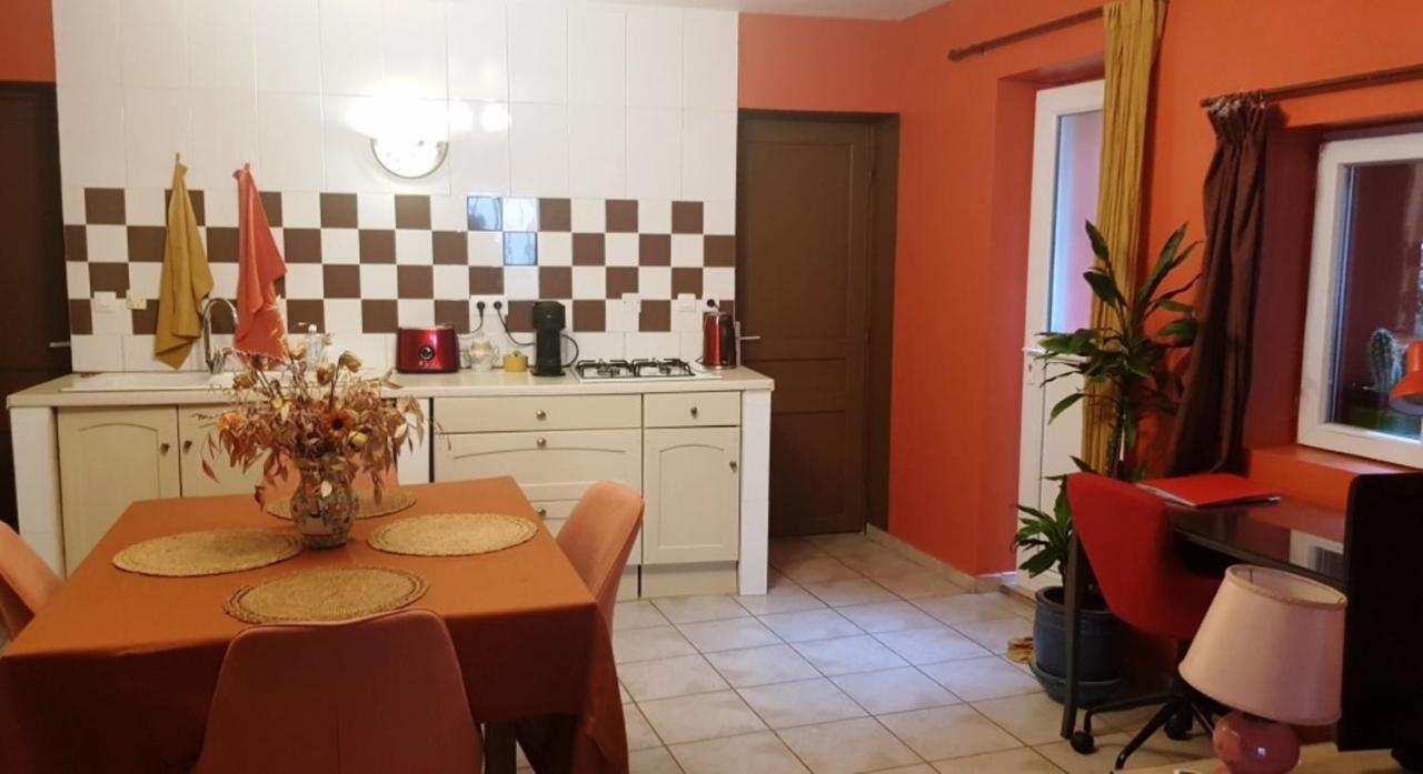 Petit Patio En Centre Ville Νιμ Εξωτερικό φωτογραφία
